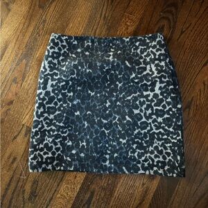 Willi Smith black, blue, and gray polyester/wool blend lined skirt. Size 6.